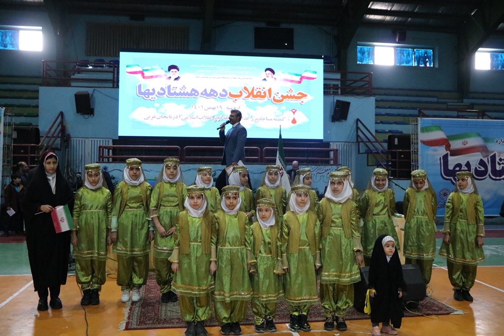دهه هشتادي‌هاي استان آذربايجان غربي «جشن انقلاب» برگزار کردند