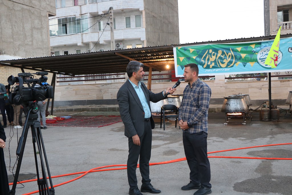 توزيع غذاي نذري به همت بچه هاي مسجد