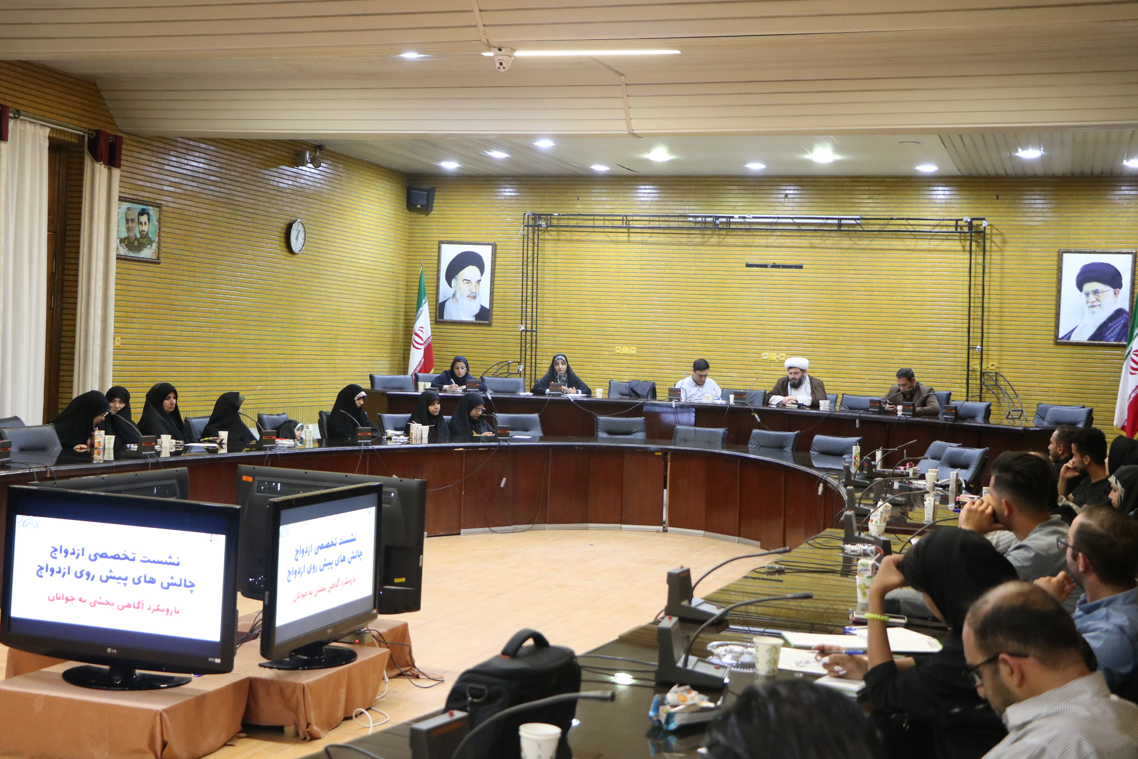 نشست گفتمانمحور با موضوع «چالشهاي پيش روي ازدواج» در ستاد فهماي آذربايجان غربي برگزار شد